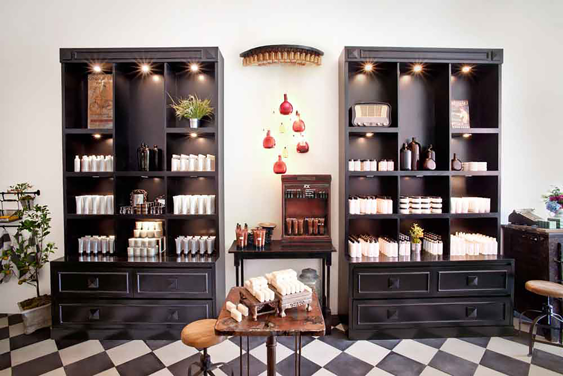 GEE for Bathe store design displays